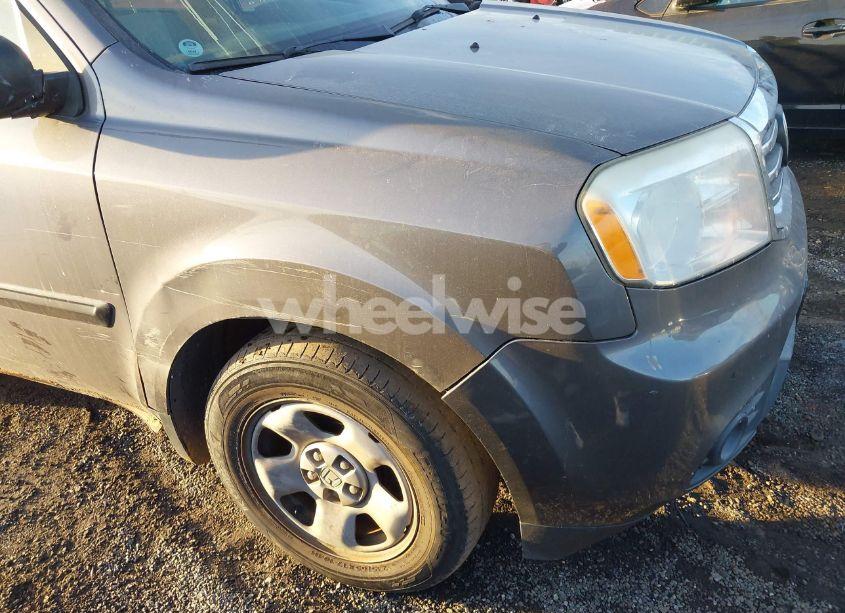 Photo 17 of 2015 Honda Pilot LX (VIN 5FNYF4H22FB077526)