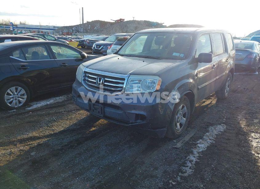 Photo 2 of 2015 Honda Pilot LX (VIN 5FNYF4H22FB077526)