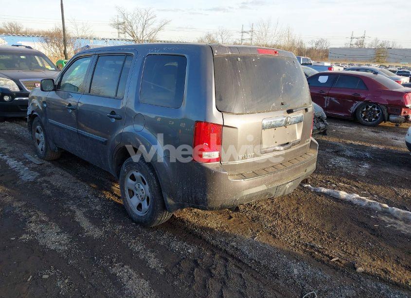 Photo 3 of 2015 Honda Pilot LX (VIN 5FNYF4H22FB077526)