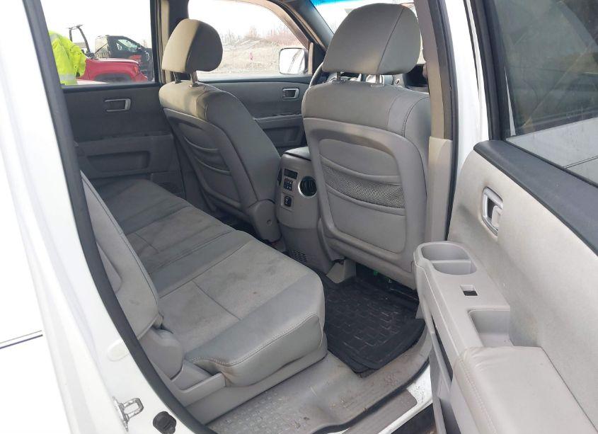 Photo 8 of 2010 Honda Pilot LX (VIN 5FNYF4H23AB006330)