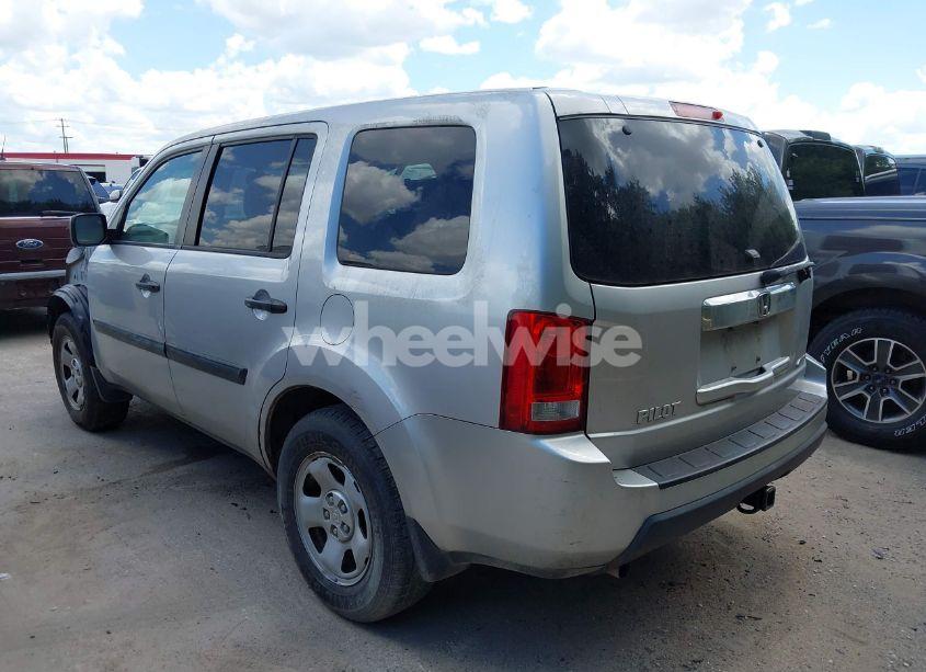 Photo 3 of 2011 Honda Pilot LX (VIN 5FNYF4H23BB088481)