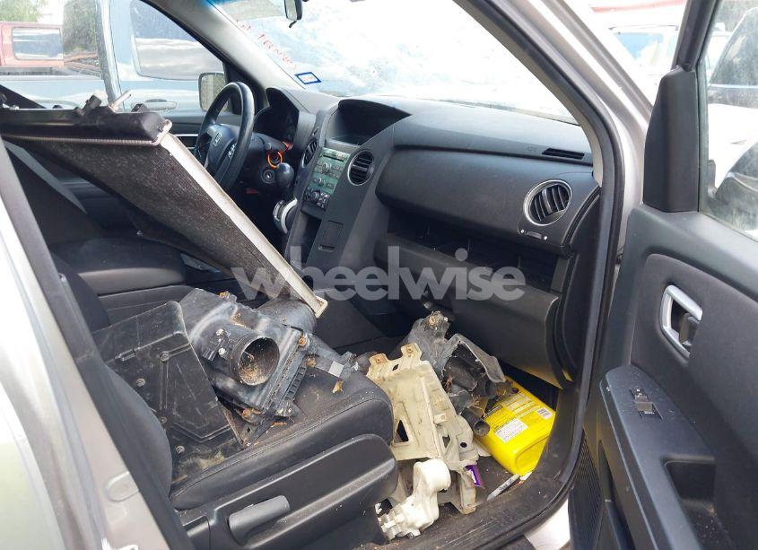 Photo 5 of 2011 Honda Pilot LX (VIN 5FNYF4H23BB088481)