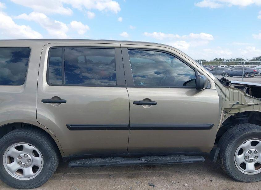 Photo 14 of 2011 Honda Pilot LX (VIN 5FNYF4H23BB101763)