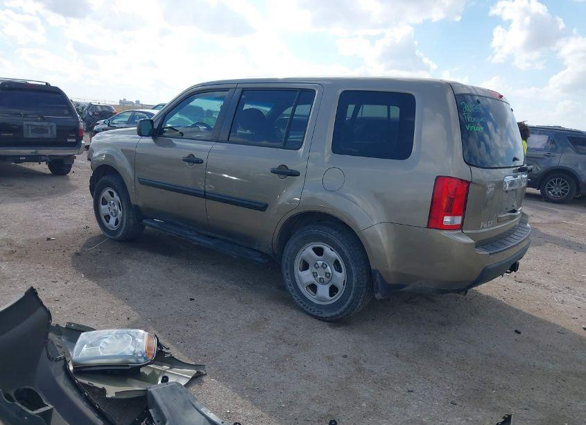 Photo 3 of 2011 Honda Pilot LX (VIN 5FNYF4H23BB101763)