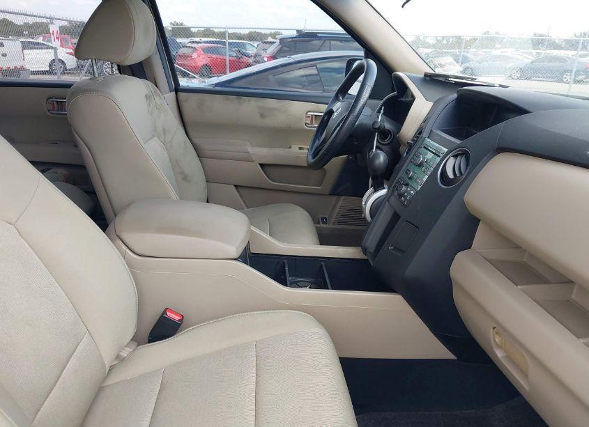 Photo 5 of 2011 Honda Pilot LX (VIN 5FNYF4H23BB101763)