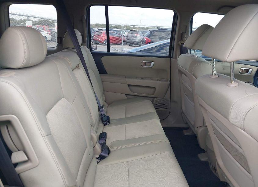 Photo 8 of 2011 Honda Pilot LX (VIN 5FNYF4H23BB101763)