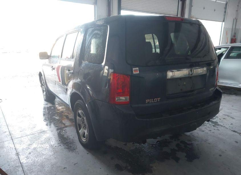 Photo 3 of 2014 Honda Pilot LX (VIN 5FNYF4H23EB008018)