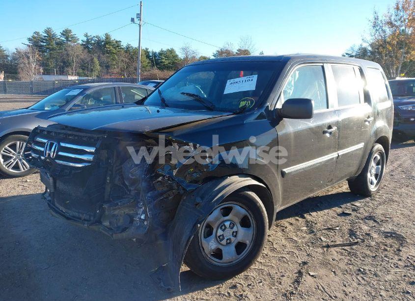 Photo 2 of 2015 Honda Pilot LX (VIN 5FNYF4H23FB044468)