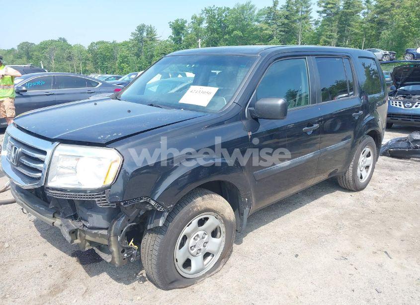 Photo 2 of 2013 Honda Pilot LX (VIN 5FNYF4H24DB051250)