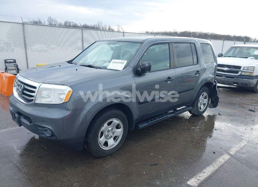 Photo 2 of 2013 Honda Pilot LX (VIN 5FNYF4H24DB062197)