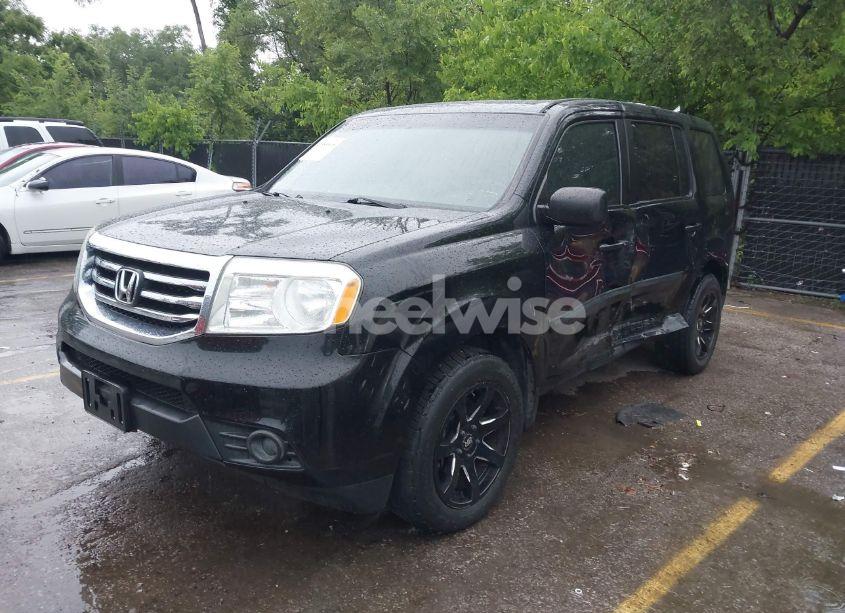 Photo 2 of 2014 Honda Pilot LX (VIN 5FNYF4H24EB007072)