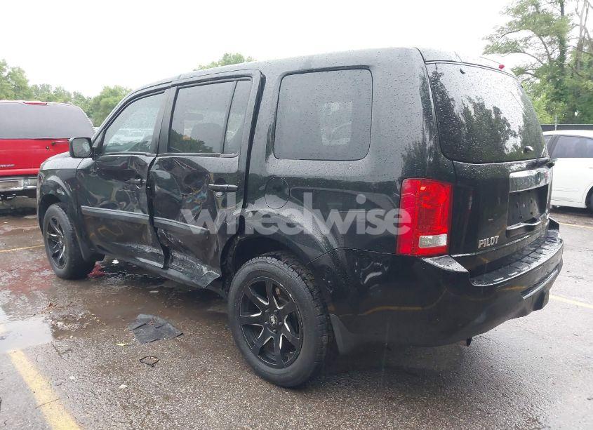 Photo 3 of 2014 Honda Pilot LX (VIN 5FNYF4H24EB007072)