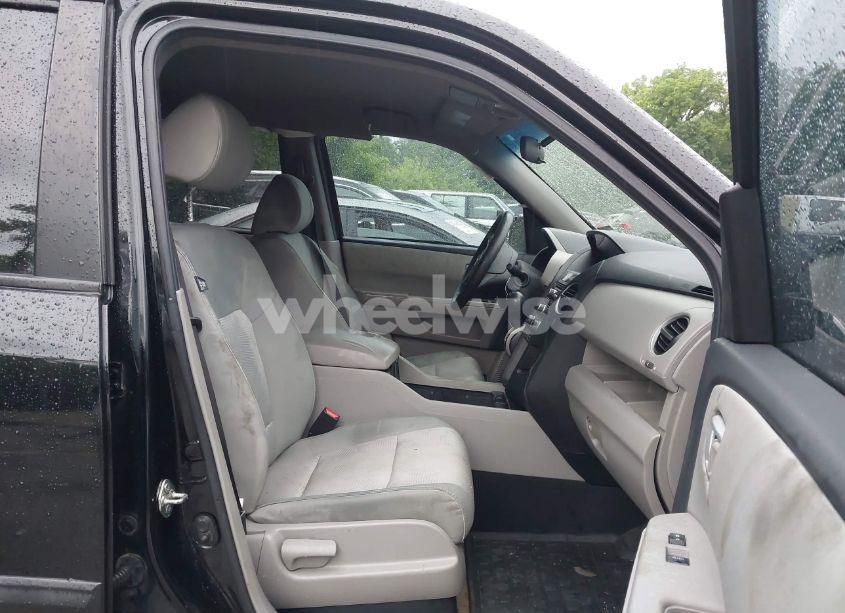 Photo 5 of 2014 Honda Pilot LX (VIN 5FNYF4H24EB007072)
