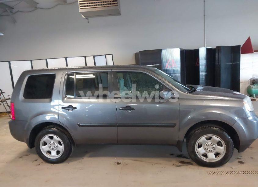 Photo 13 of 2015 Honda Pilot LX (VIN 5FNYF4H24FB015111)