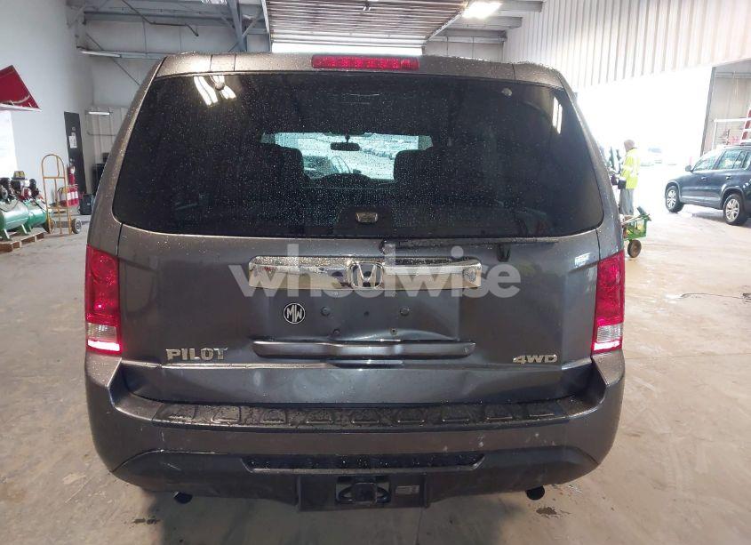 Photo 16 of 2015 Honda Pilot LX (VIN 5FNYF4H24FB015111)