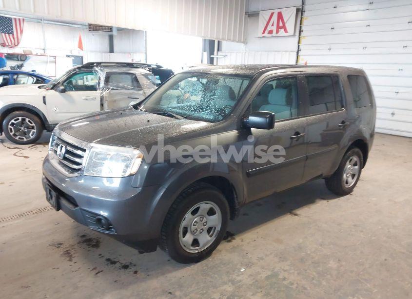Photo 2 of 2015 Honda Pilot LX (VIN 5FNYF4H24FB015111)