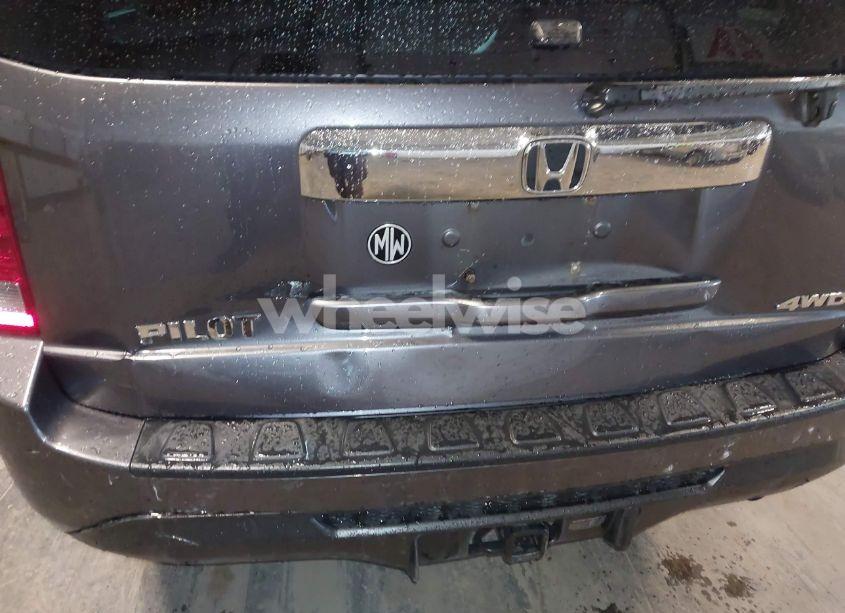 Photo 6 of 2015 Honda Pilot LX (VIN 5FNYF4H24FB015111)