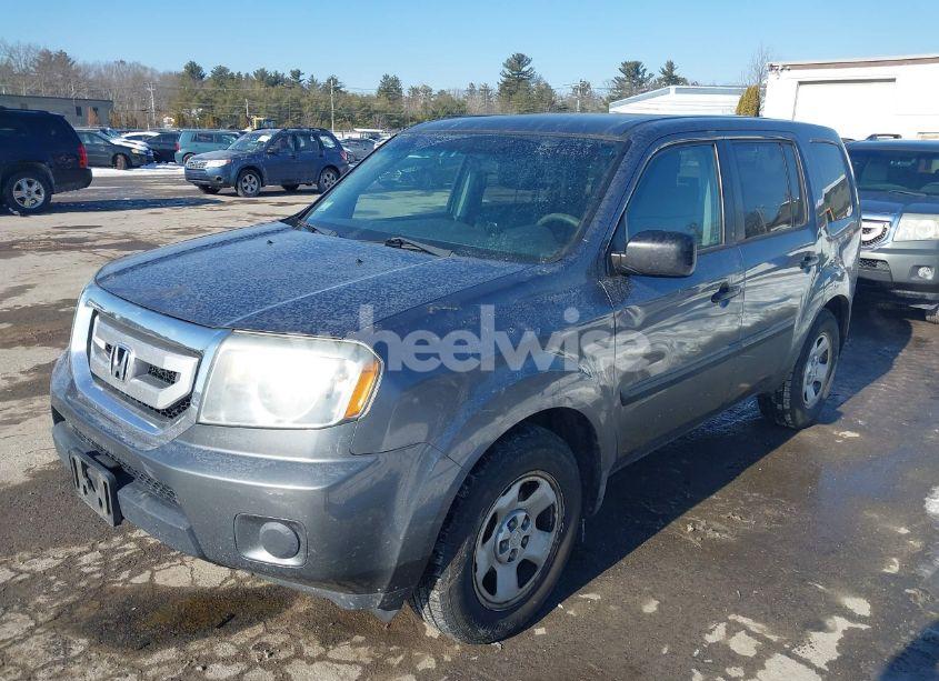 Photo 2 of 2010 Honda Pilot LX (VIN 5FNYF4H25AB012615)