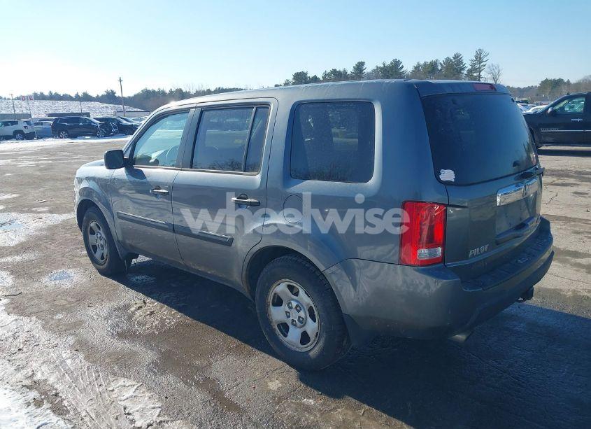 Photo 3 of 2010 Honda Pilot LX (VIN 5FNYF4H25AB012615)