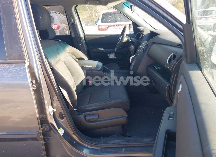 Photo 5 of 2010 Honda Pilot LX (VIN 5FNYF4H25AB012615)