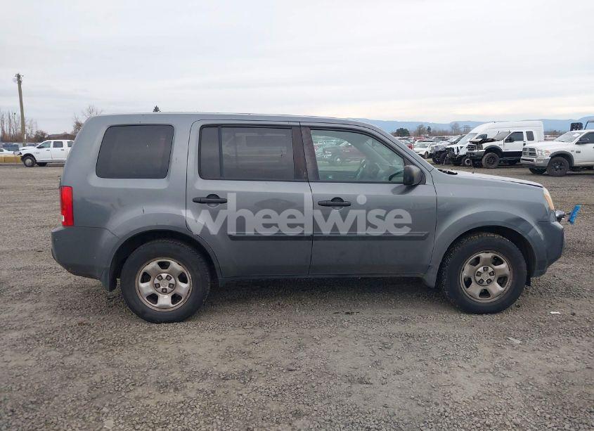 Photo 13 of 2011 Honda Pilot LX (VIN 5FNYF4H25BB006931)