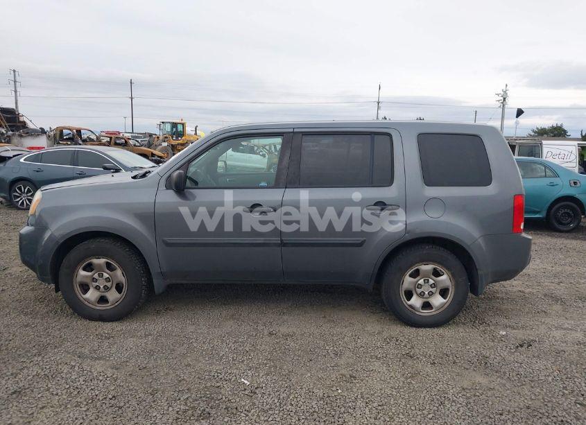 Photo 14 of 2011 Honda Pilot LX (VIN 5FNYF4H25BB006931)