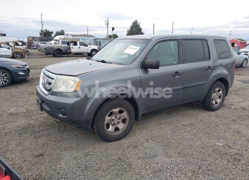 Photo 2 of 2011 Honda Pilot LX (VIN 5FNYF4H25BB006931)