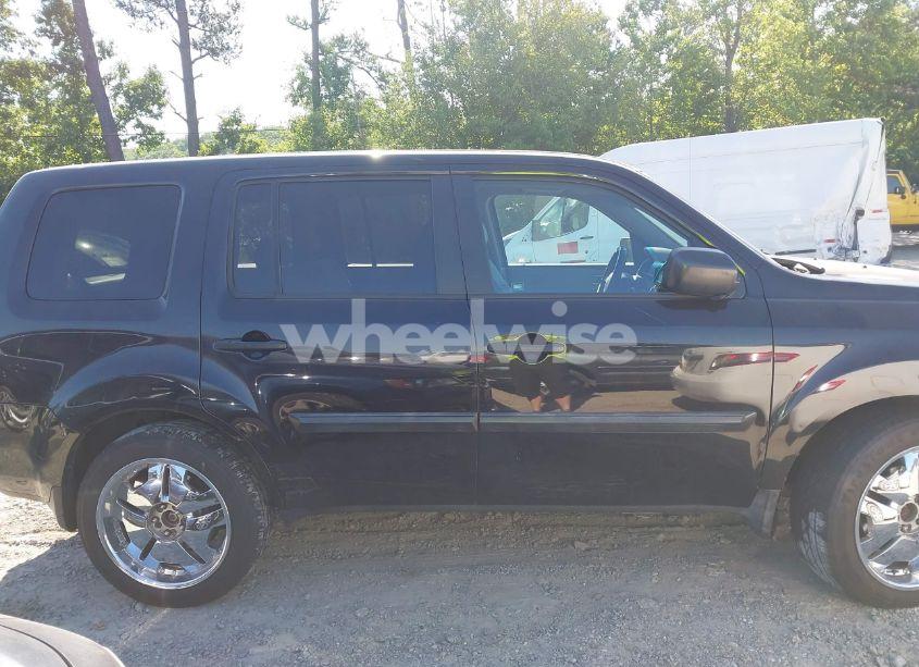 Photo 13 of 2011 Honda Pilot LX (VIN 5FNYF4H25BB046118)