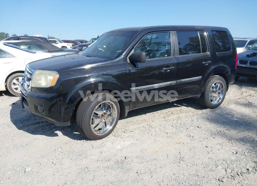 Photo 2 of 2011 Honda Pilot LX (VIN 5FNYF4H25BB046118)