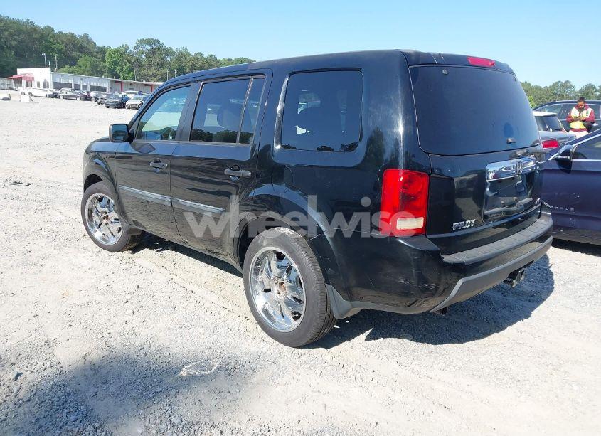 Photo 3 of 2011 Honda Pilot LX (VIN 5FNYF4H25BB046118)