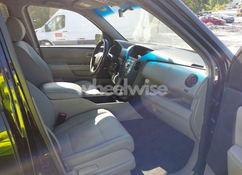 Photo 5 of 2011 Honda Pilot LX (VIN 5FNYF4H25BB046118)