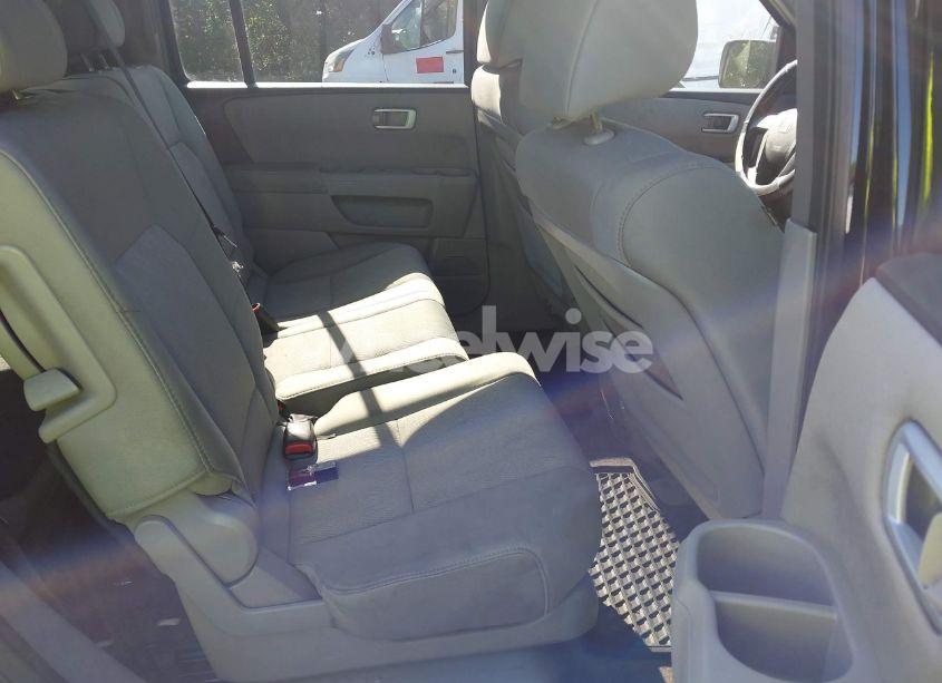 Photo 8 of 2011 Honda Pilot LX (VIN 5FNYF4H25BB046118)