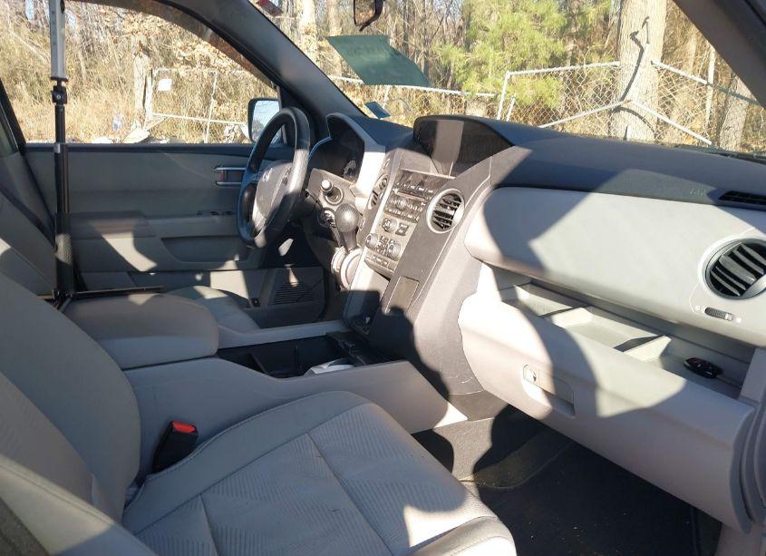 Photo 5 of 2014 Honda Pilot LX (VIN 5FNYF4H25EB036726)