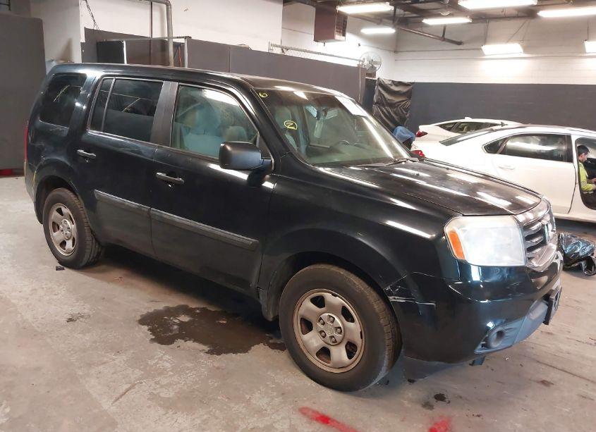 2015 Honda Pilot LX (VIN 5FNYF4H25FB044455) main photo