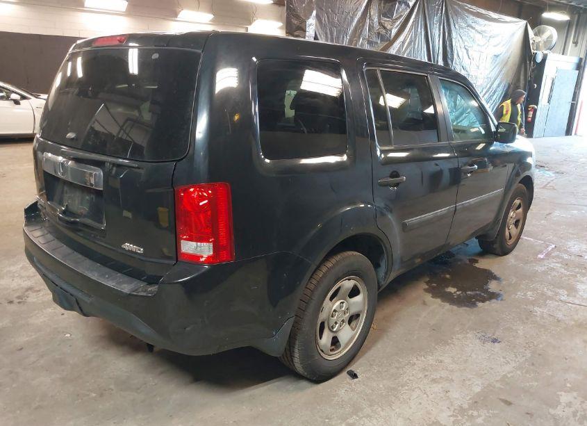 Photo 4 of 2015 Honda Pilot LX (VIN 5FNYF4H25FB044455)