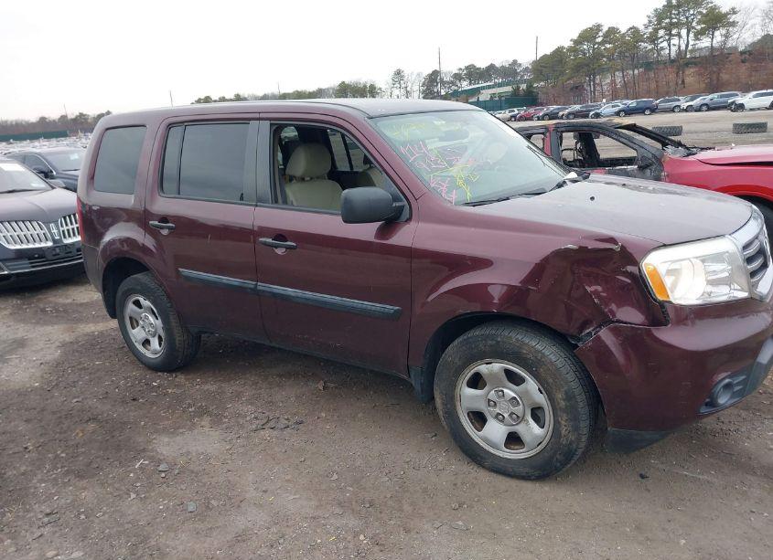 2015 Honda Pilot LX (VIN 5FNYF4H25FB068626) main photo