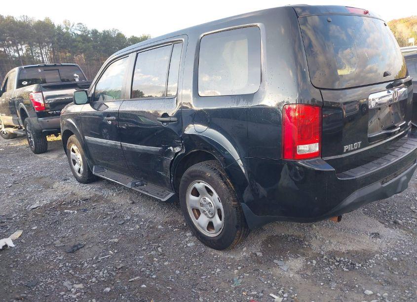 Photo 3 of 2015 Honda Pilot LX (VIN 5FNYF4H25FB069856)