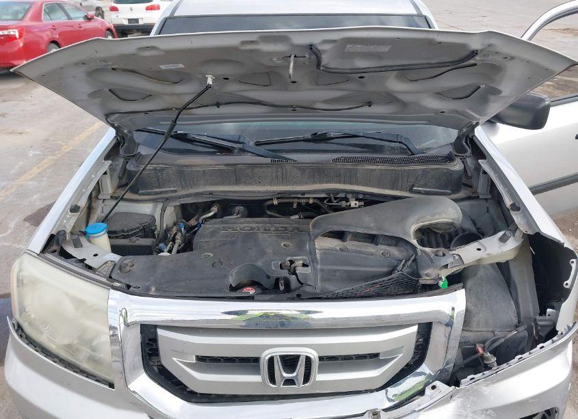 Photo 10 of 2010 Honda Pilot LX (VIN 5FNYF4H26AB002188)