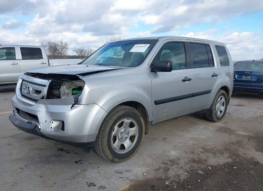 Photo 2 of 2010 Honda Pilot LX (VIN 5FNYF4H26AB002188)