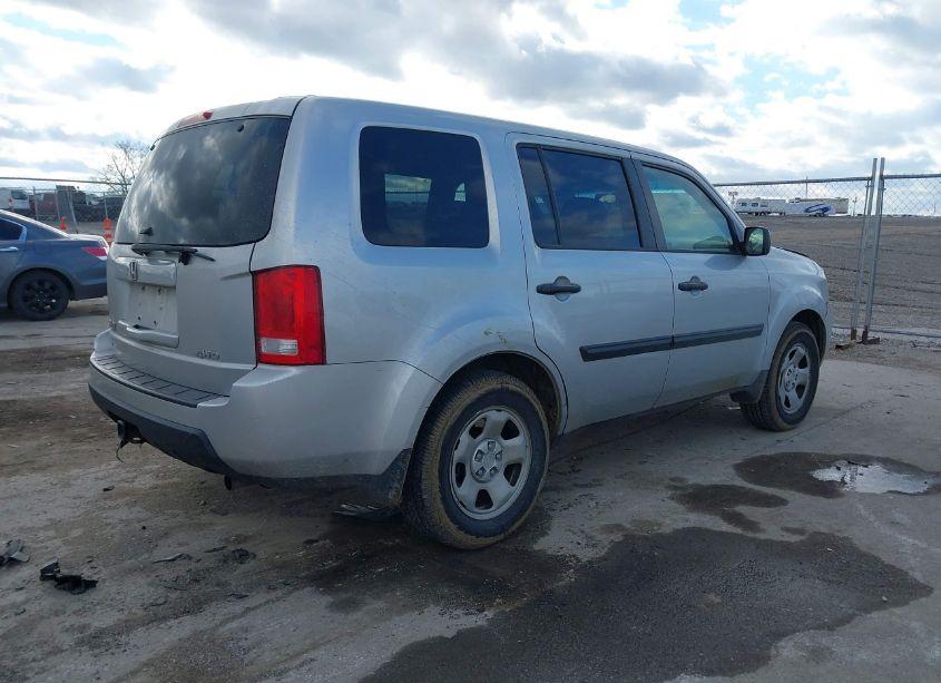 Photo 4 of 2010 Honda Pilot LX (VIN 5FNYF4H26AB002188)