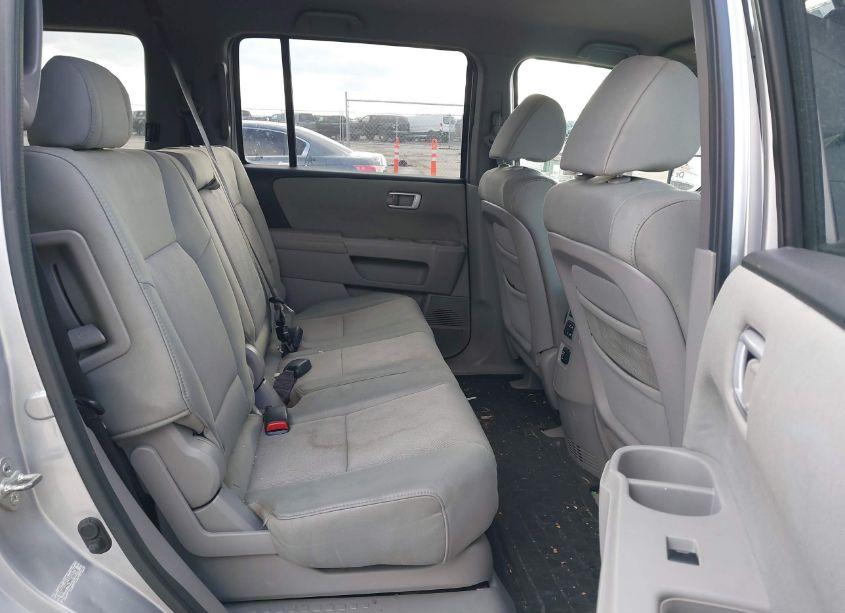 Photo 8 of 2010 Honda Pilot LX (VIN 5FNYF4H26AB002188)