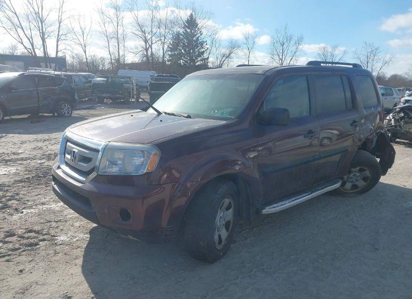 Photo 2 of 2011 Honda Pilot LX (VIN 5FNYF4H26BB019218)