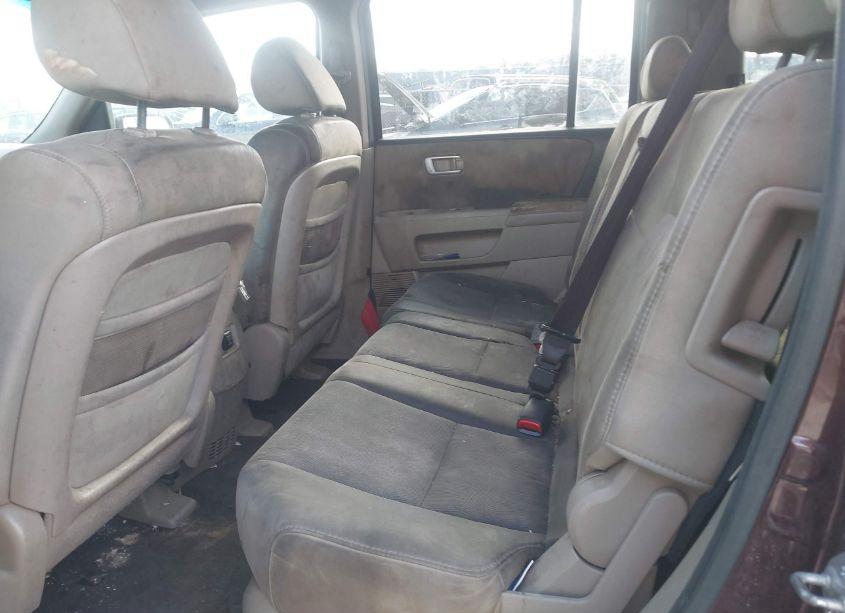 Photo 8 of 2011 Honda Pilot LX (VIN 5FNYF4H26BB019218)