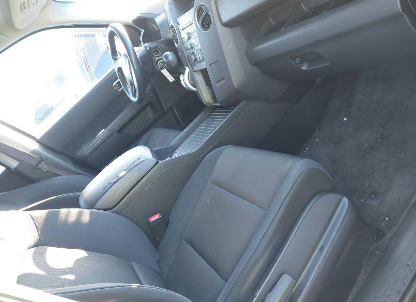 Photo 5 of 2011 Honda Pilot LX (VIN 5FNYF4H26BB074686)