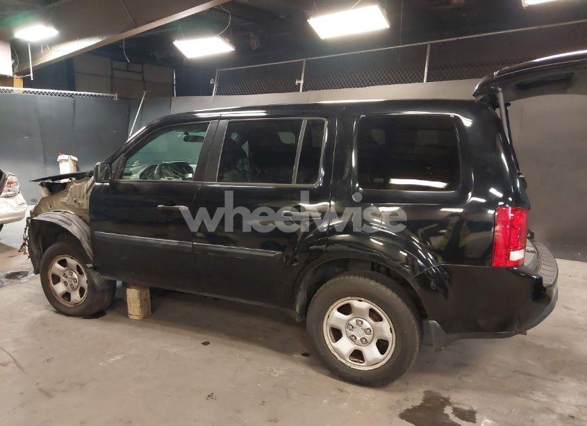 Photo 3 of 2013 Honda Pilot LX (VIN 5FNYF4H26DB064338)