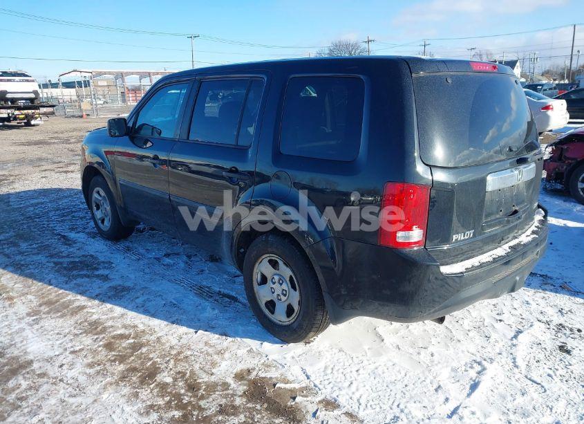 Photo 3 of 2013 Honda Pilot LX (VIN 5FNYF4H26DB079714)