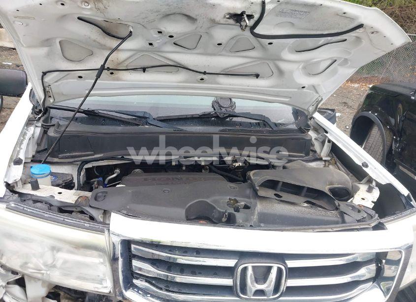 Photo 10 of 2014 Honda Pilot LX (VIN 5FNYF4H26EB017330)