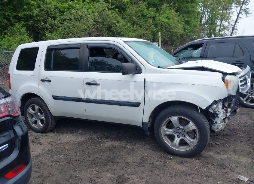 Photo 13 of 2014 Honda Pilot LX (VIN 5FNYF4H26EB017330)