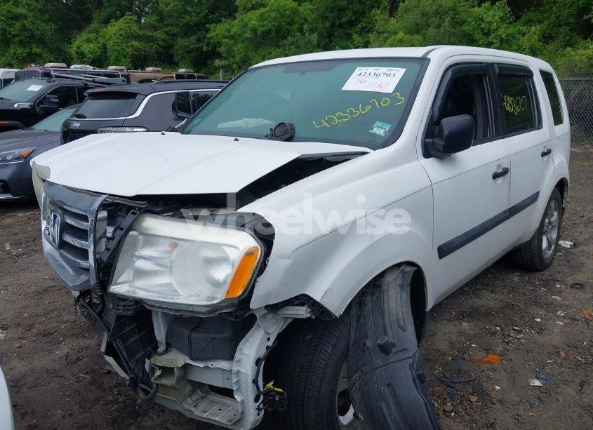 Photo 2 of 2014 Honda Pilot LX (VIN 5FNYF4H26EB017330)