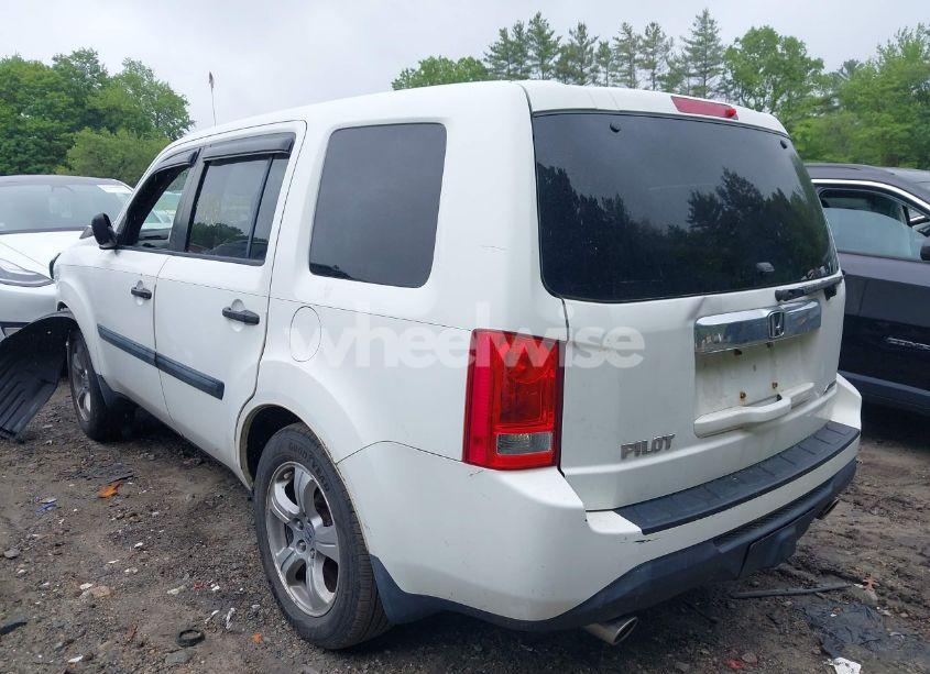 Photo 3 of 2014 Honda Pilot LX (VIN 5FNYF4H26EB017330)